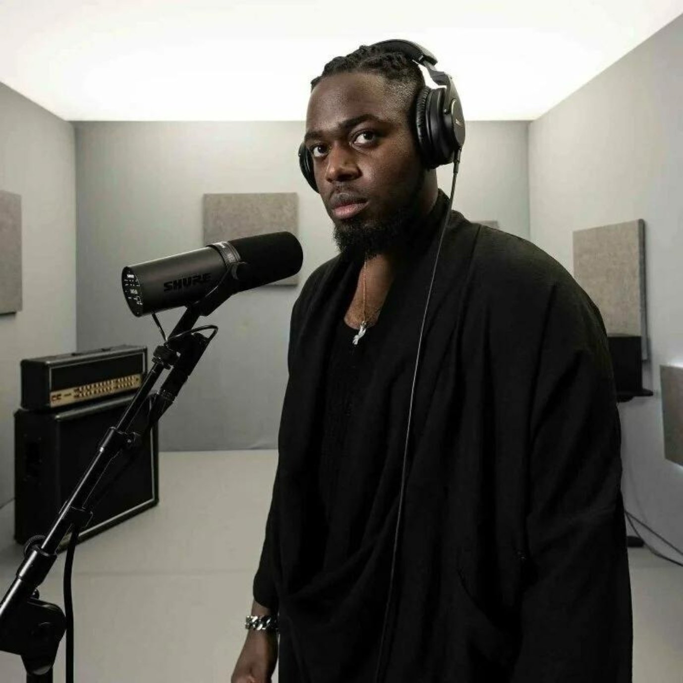 מיקרופון דינמי לשידור והקלטה פודקאסט – SHURE SM7B dB